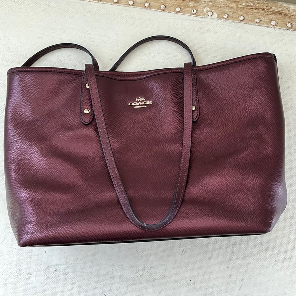 Coach Tote in Pebbled Burgandy